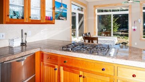 Casa, várias camas (Schooner Creek Retreat) | Cozinha privada
