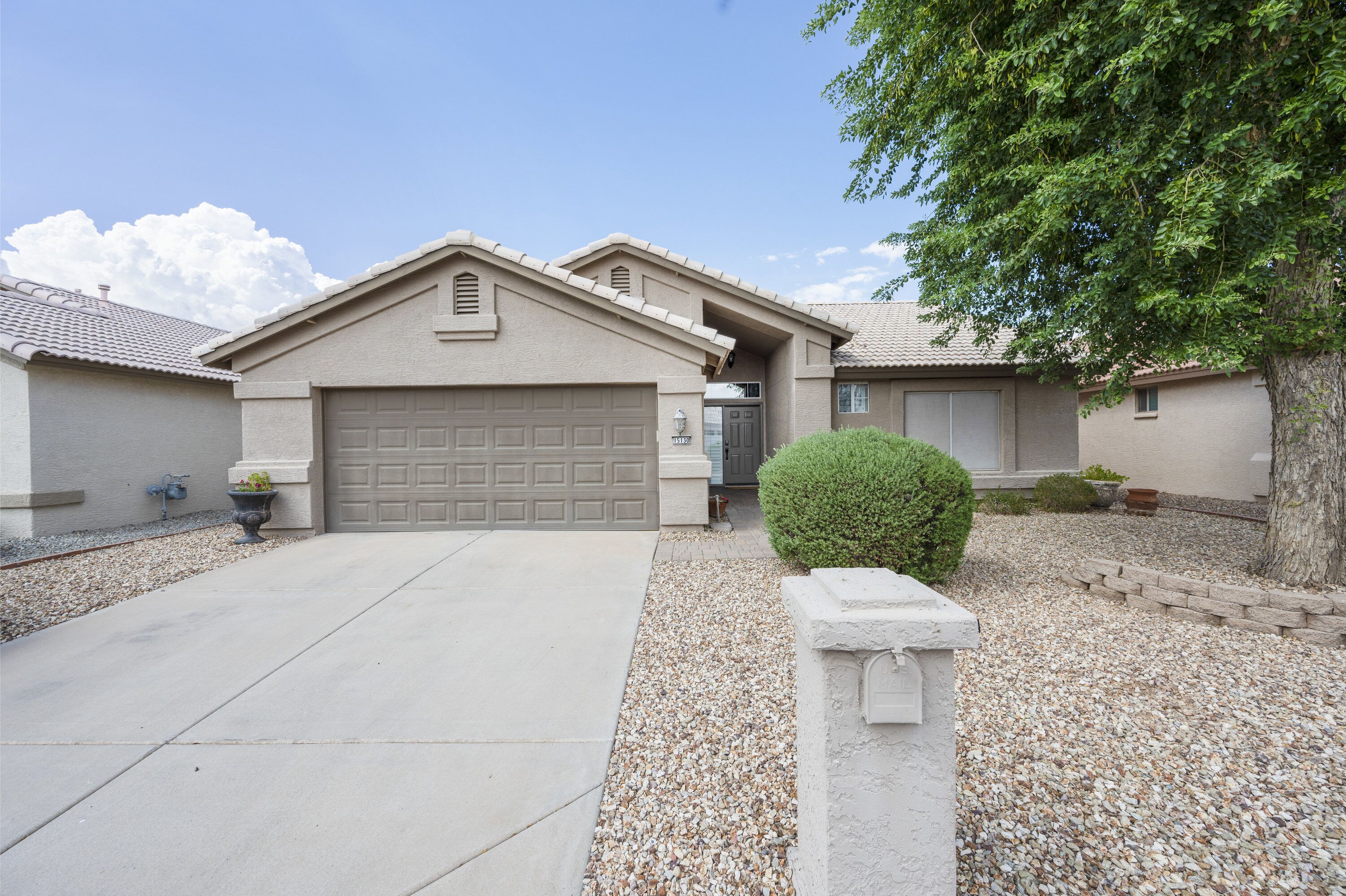 Beautiful Home in PebbleCreek Gated Golfing Community - with golf cart. 