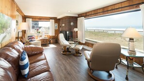 Unclassified image, 2 of 25, button - Seaside Escape (Lincoln City)