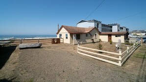 Unclassified image, 5 of 25, button - Seaside Escape (Lincoln City)