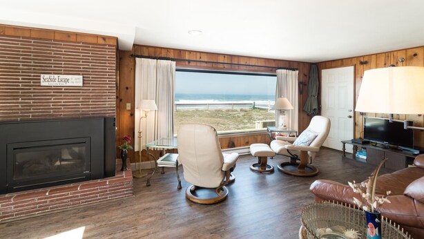 Unclassified image, 1 of 25, button - Seaside Escape (Lincoln City)