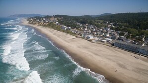 Unclassified image, 3 of 25, button - Seaside Escape (Lincoln City)