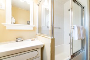 Bathroom - Seaside Escape (Lincoln City)