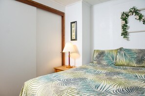 House, 2 Queen Beds (The Hamptons) | 2 bedrooms, internet - The Hamptons (Rockaway Beach)