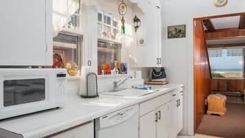 House, 2 Katil Ratu (Queen) (The Hamptons) | Dapur peribadi
