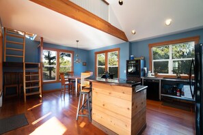 House, Multiple Beds (Swallow's Nest) | Living room