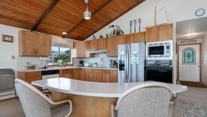 Private kitchen - Twin Coho (Rockaway Beach)