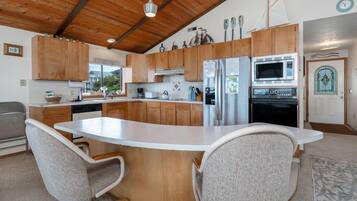 House, Multiple Beds (Twin Coho) | Private kitchen