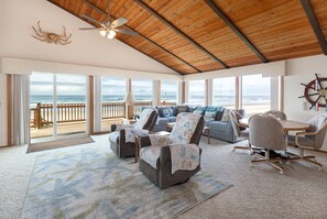 House, Multiple Beds (Twin Coho) | Living room - Twin Coho (Rockaway Beach)
