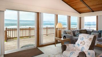 House, Multiple Beds (Twin Coho) | Living room