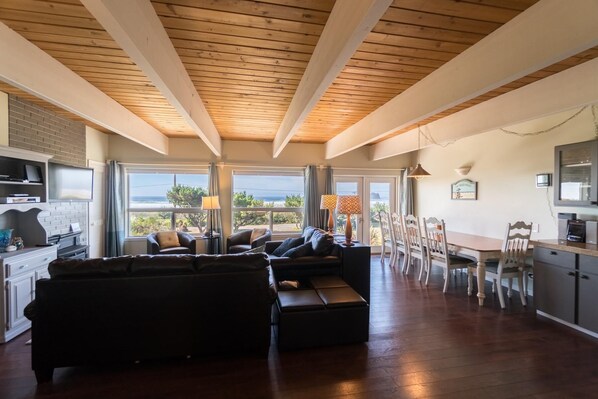 하우스, 침대(여러 개) (The Strand at Twin Rocks) | 거실