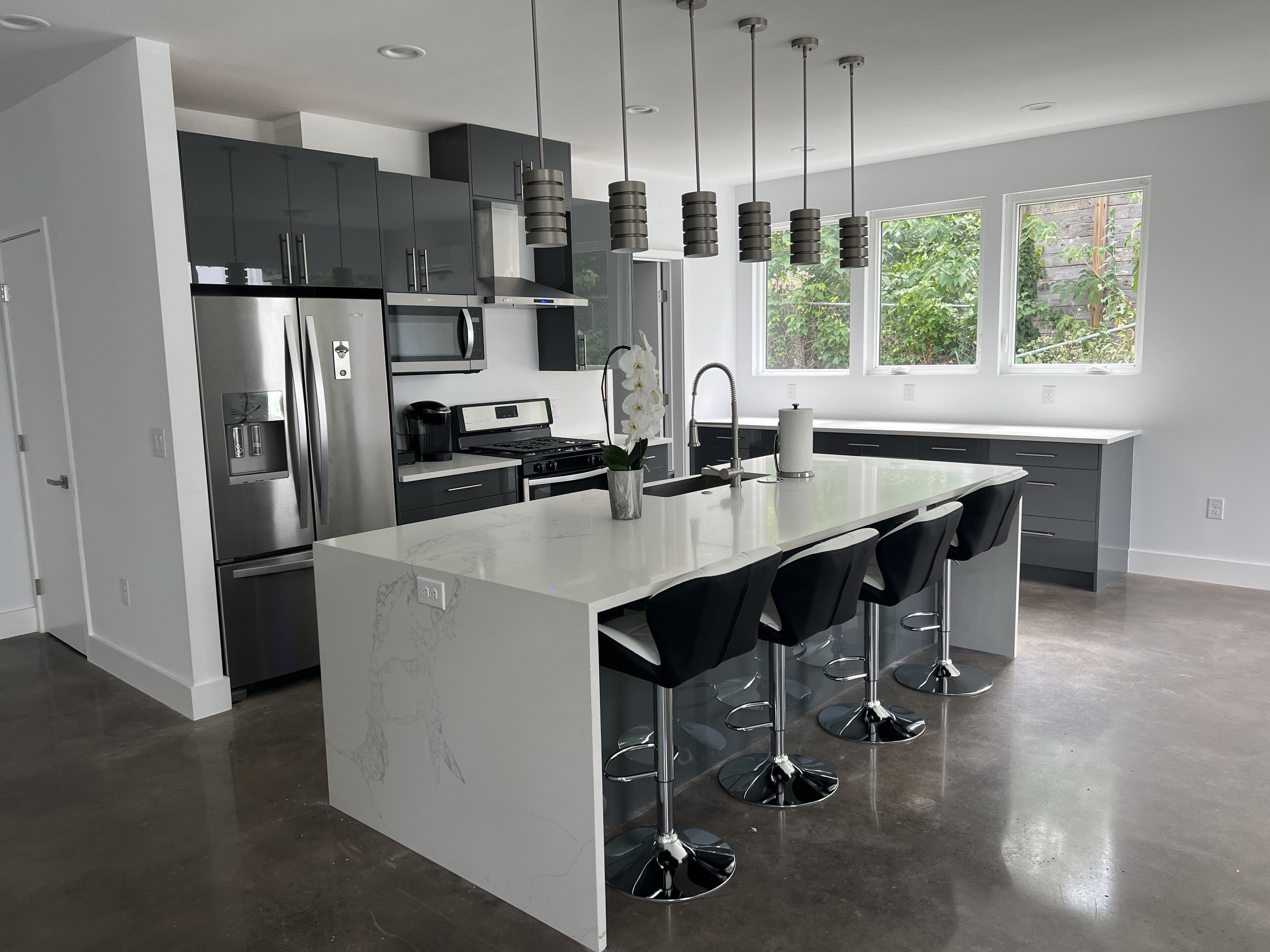 Boggy Modern (2022 built) in the heart of East Austin