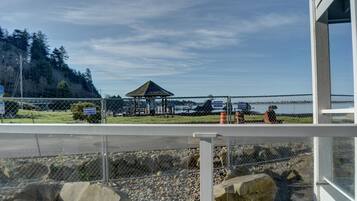 Condo, 1 King Bed with Sofa bed (Waters Edge 103) | Property grounds