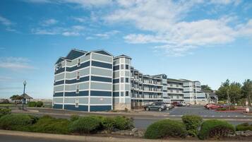 Kondominium, 1 Tempat Tidur King dengan tempat tidur Sofa (Waters Edge 103) | Eksterior