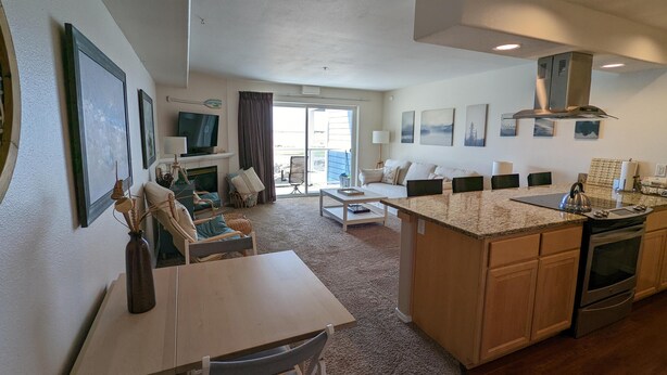 Condo, 1 King Bed with Sofa bed (Waters Edge 103) | Private kitchen - Waters Edge 103 (Lincoln City)