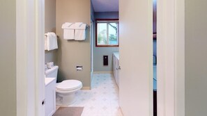 House, Multiple Beds (Shore Beats Work) | Bathroom - Shore Beats Work (Lincoln City)