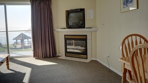 Unclassified image, 3 of 15, button - Waters Edge 302 (Lincoln City)