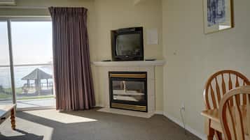Condo, 1 King Bed with Sofa bed (Waters Edge 302) | Living room