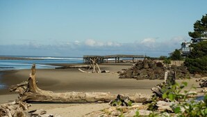 Condo, Multiple Beds (Waters Edge 402) | Beach | On the beach - Waters Edge 402 (Lincoln City)