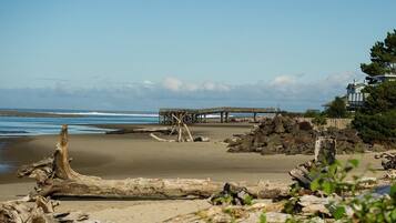 Condo, Multiple Beds (Waters Edge 402) | Beach | On the beach