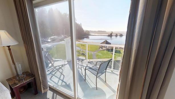 Condo, Multiple Beds (Waters Edge 402) | Balcony - Waters Edge 402 (Lincoln City)
