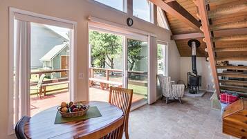 House, 1 Katil Ratu (Queen) (Silver Star) | Ruang tamu