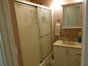 House, Multiple Beds (Taft Cottage) | Bathroom - Taft Cottage (Lincoln City)