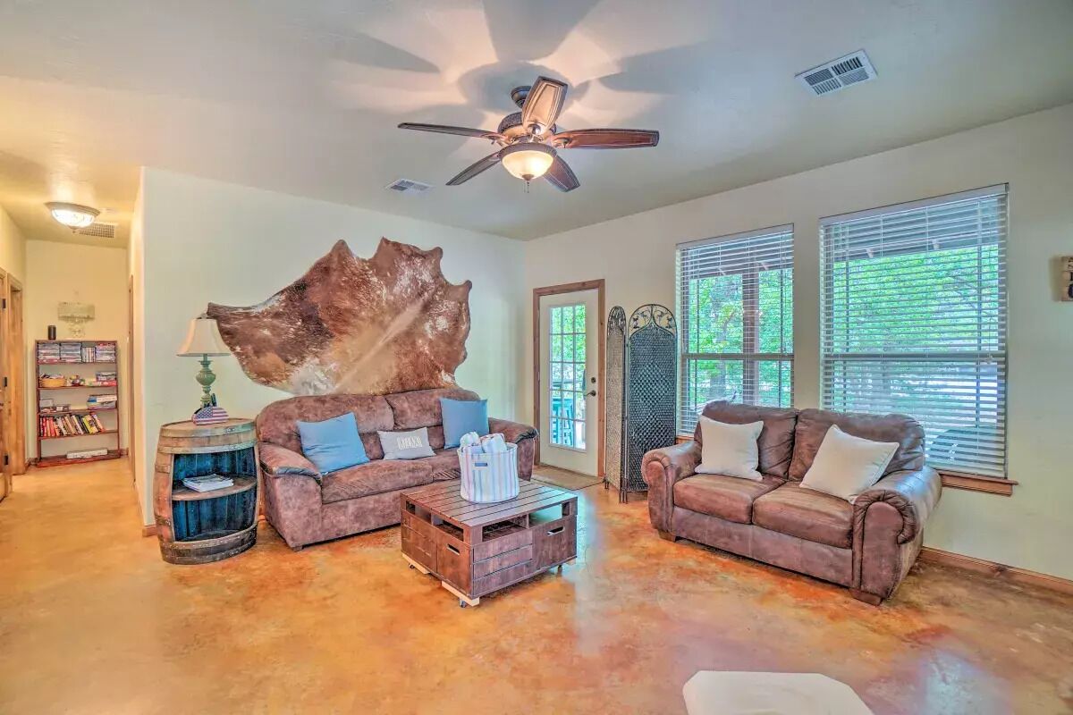 Smart TV, fireplace, DVD player, video library