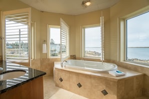 Bathroom - Windward at the Regatta (Newport)