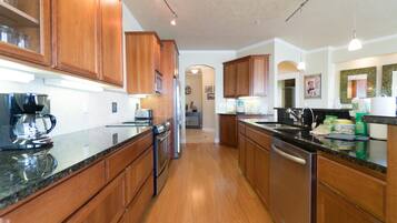 Condo, Multiple Beds (Windward at the Regatta) | Private kitchen
