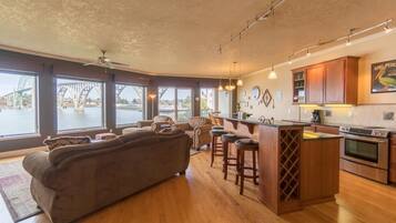 Condo, Multiple Beds (Windward at the Regatta) | Private kitchen