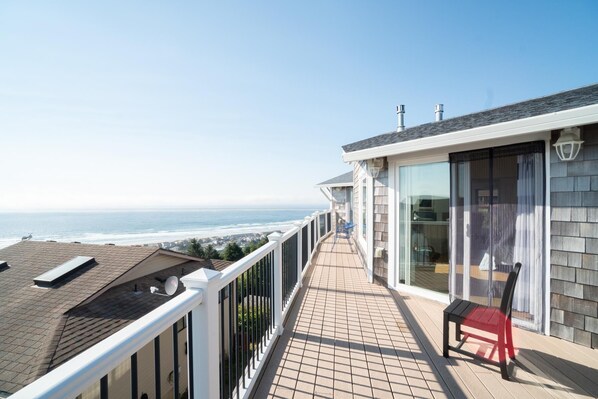 House, Multiple Beds (The Lighthouse) | Balcony - The Lighthouse (Rockaway Beach)