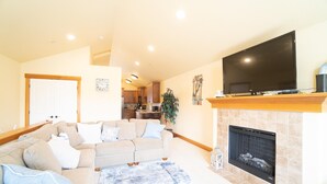 Townhome, Multiple Beds (The White Turtle) | Living room - The White Turtle (Lincoln City)
