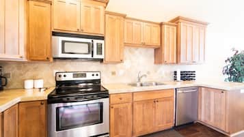 Townhouse, Beberapa Tempat Tidur (The White Turtle) | Dapur pribadi