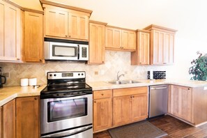 ทาวน์โฮม, หลายเตียง (The White Turtle) | ครัวส่วนตัว