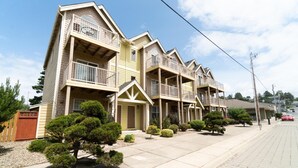 Townhome, Multiple Beds (The White Turtle) | Exterior - The White Turtle (Lincoln City)