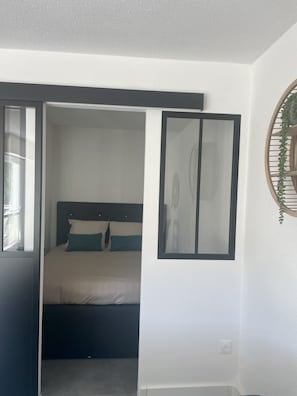 1 chambre, fer et planche à repasser, Wi-Fi gratuit, draps fournis