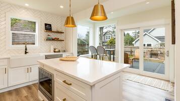 House, Multiple Beds (Ocean Mist) | Private kitchen