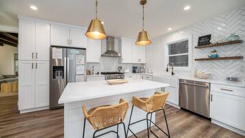 House, Multiple Beds (Ocean Mist) | Private kitchen