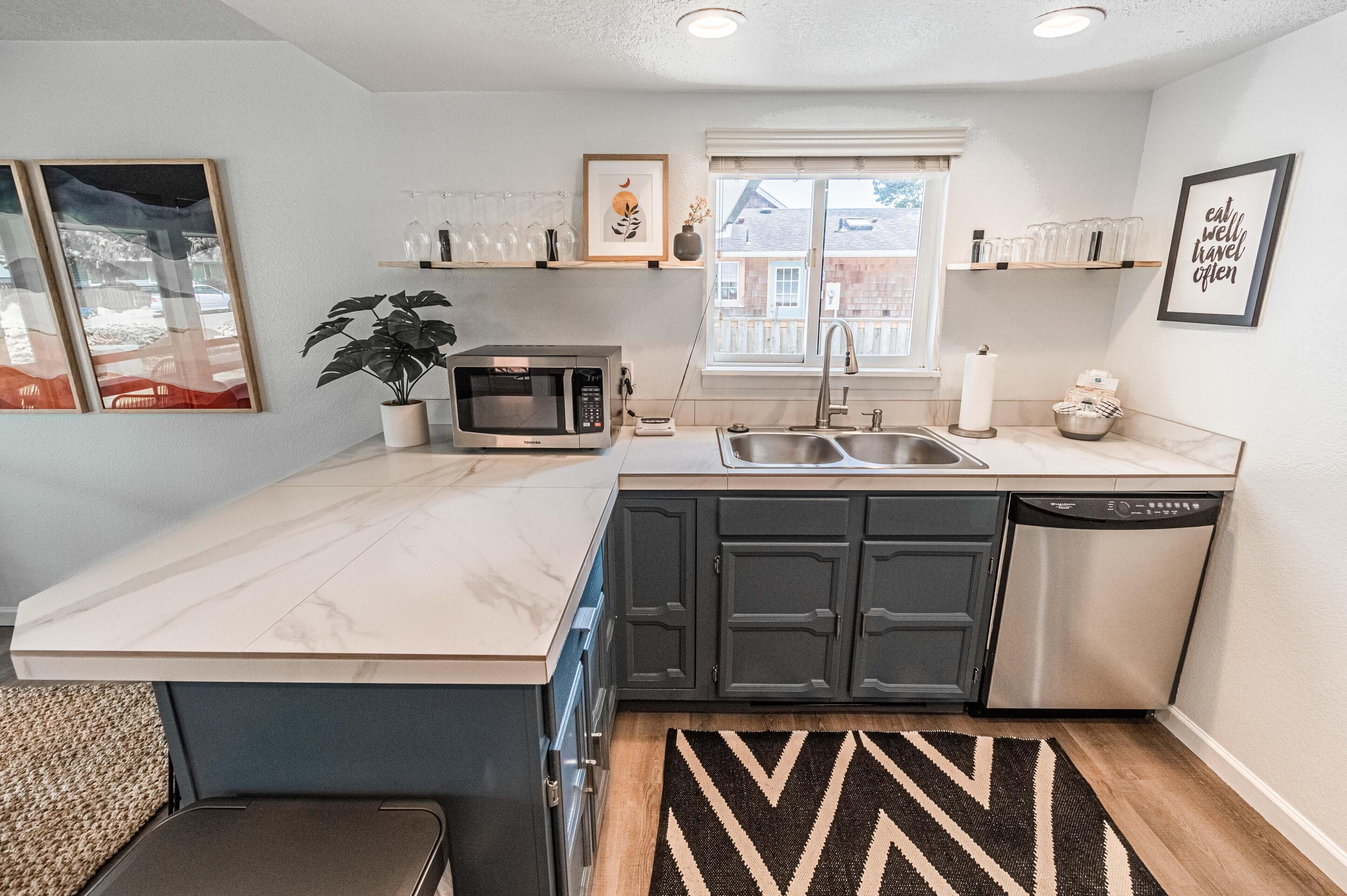 House, Multiple Beds (Cozy Cove Cottage) | Private kitchen | Dining tables