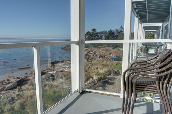 Balcony - Waters Edge 308 (Lincoln City)