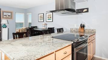 Condo, 1 giường cỡ king (Waters Edge 214) | Bếp riêng