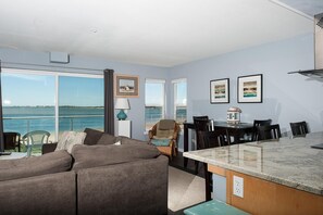 Lägenhet - 1 kingsize-säng (Waters Edge 214) | 2 sovrum och internet