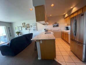Condo, 1 Queen Bed (Waters Edge 303) | Private kitchen - Waters Edge 303 (Lincoln City)