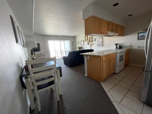 Condo, 1 cama Queen (Waters Edge 303) | Cozinha privada