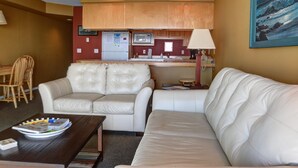 Living room - Waters Edge 312 (Lincoln City)