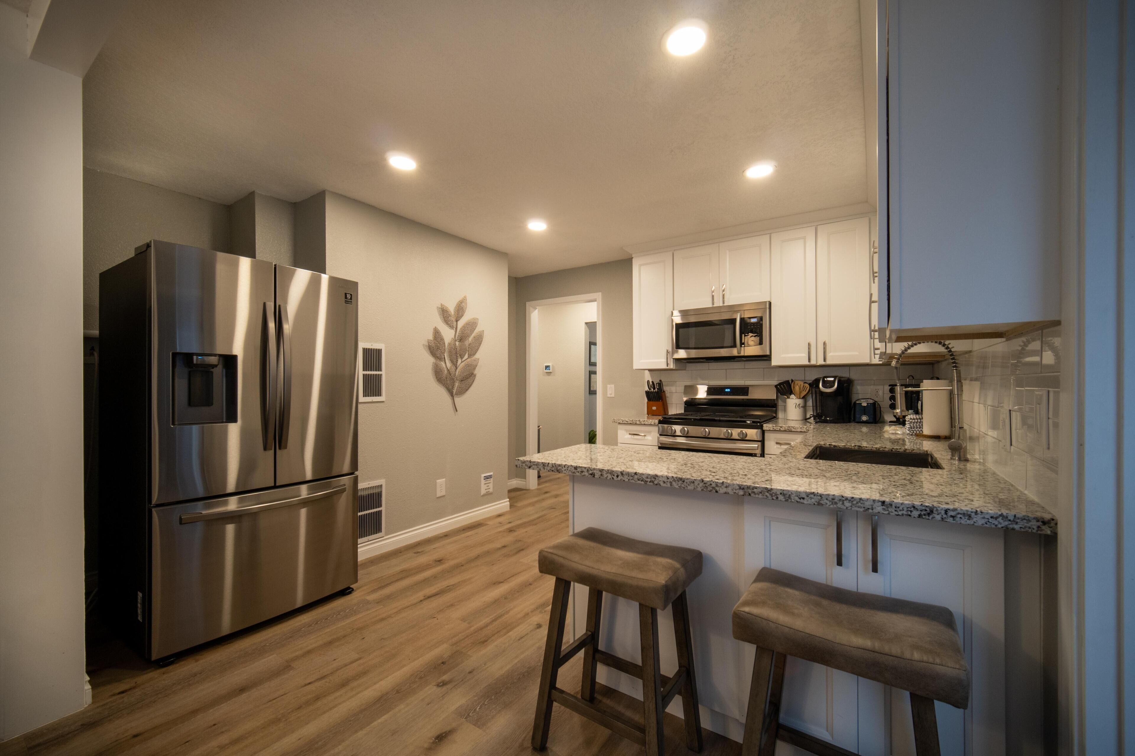 House, 2 Queen Beds (Just Beachy) | Private kitchen