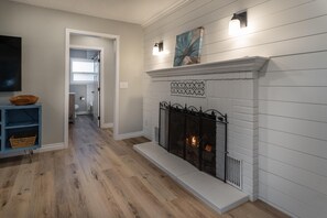 House, 2 Queen Beds (Just Beachy)