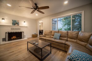 Hus, 2 queensize-senger (Just Beachy) | Oppholdsrom