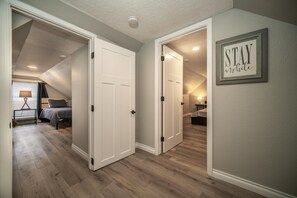 House, 2 Queen Beds (Just Beachy)